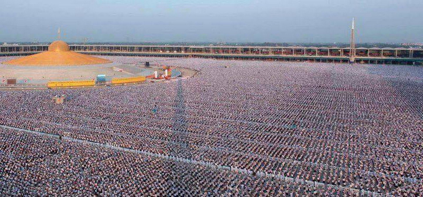 Thaiföld 5000 iskola 1.000.000 gyermek meditál a világbékéért n